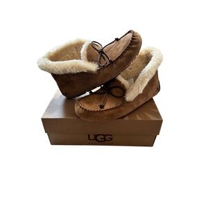 UGG Australia Women's Chestnut Water Resistant Suede Sheepskin Slippers Size 12